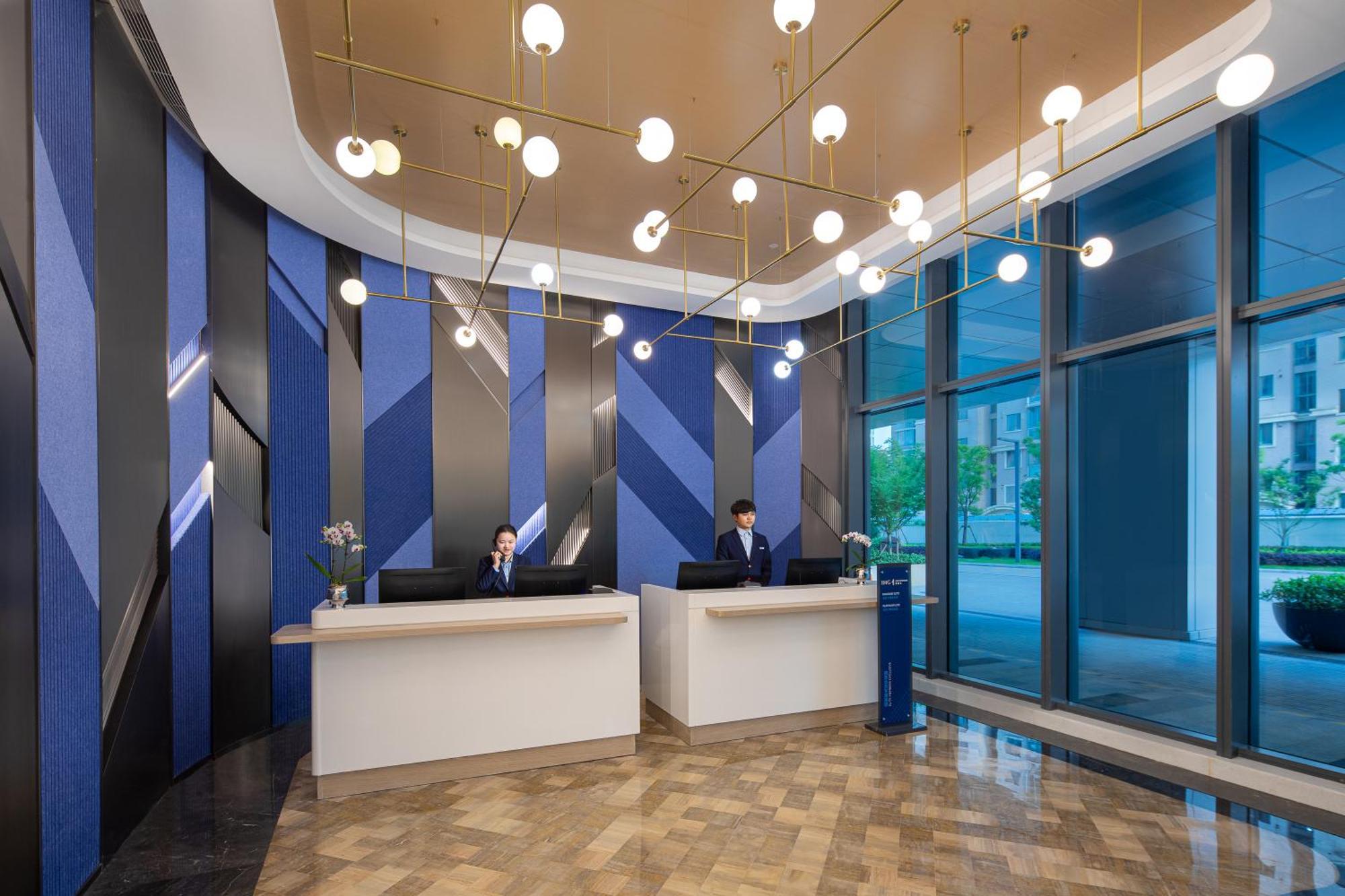 Holiday Inn Express Changfeng Park Shanghai Eksteriør billede
