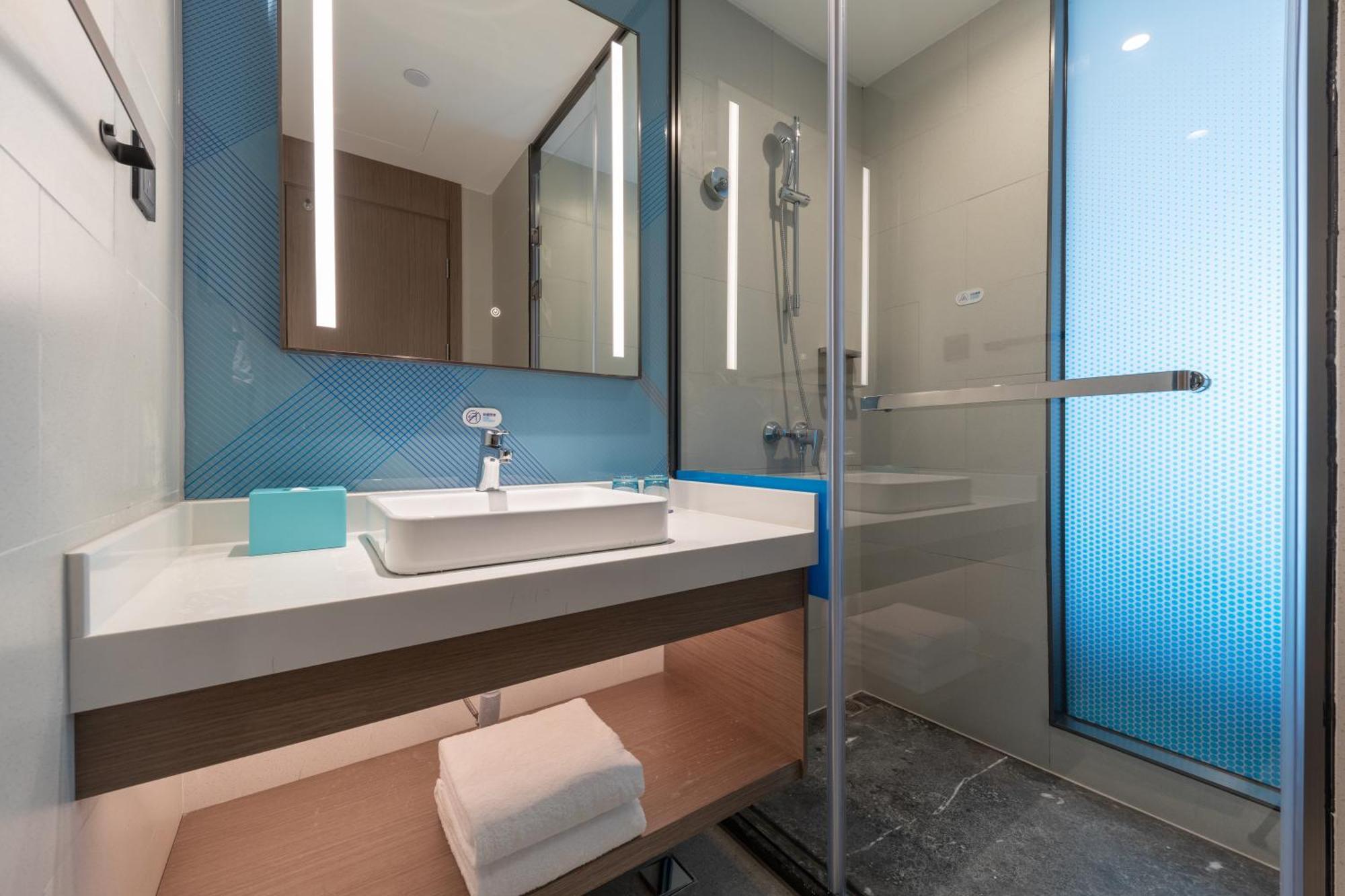 Holiday Inn Express Changfeng Park Shanghai Eksteriør billede